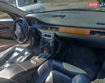 Серый Вольво ХС70, объемом двигателя 2.4 л и пробегом 371 тыс. км за 11000 $, фото 10 на Automoto.ua