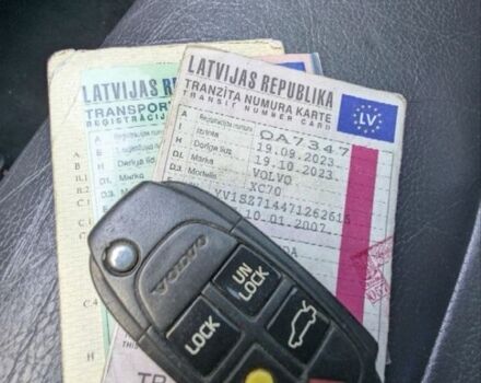 Серый Вольво ХС70, объемом двигателя 2.4 л и пробегом 350 тыс. км за 3000 $, фото 7 на Automoto.ua