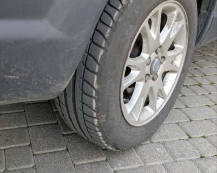 Серый Вольво ХС70, объемом двигателя 2.4 л и пробегом 350 тыс. км за 3000 $, фото 3 на Automoto.ua