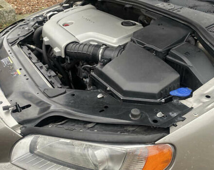 Серый Вольво ХС70, объемом двигателя 2.4 л и пробегом 356 тыс. км за 9500 $, фото 9 на Automoto.ua