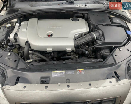 Серый Вольво ХС70, объемом двигателя 2.4 л и пробегом 356 тыс. км за 9500 $, фото 8 на Automoto.ua