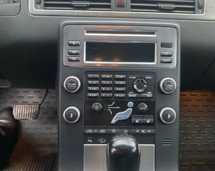 Серый Вольво ХС70, объемом двигателя 2.4 л и пробегом 356 тыс. км за 9500 $, фото 6 на Automoto.ua