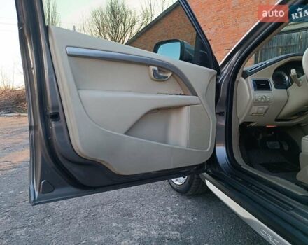 Серый Вольво ХС70, объемом двигателя 2.4 л и пробегом 251 тыс. км за 12800 $, фото 43 на Automoto.ua