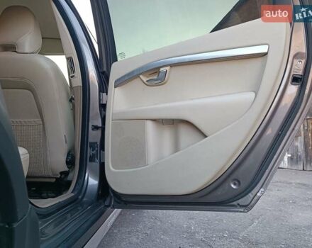 Серый Вольво ХС70, объемом двигателя 2.4 л и пробегом 251 тыс. км за 12800 $, фото 49 на Automoto.ua