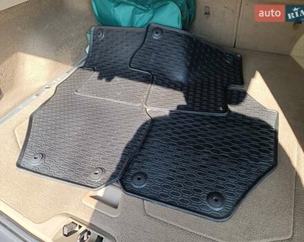 Серый Вольво ХС70, объемом двигателя 2.4 л и пробегом 251 тыс. км за 12800 $, фото 60 на Automoto.ua