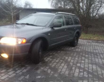 Серый Вольво ХС70, объемом двигателя 2.4 л и пробегом 423 тыс. км за 5300 $, фото 2 на Automoto.ua