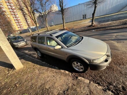 Серый Вольво ХС70, объемом двигателя 2.5 л и пробегом 336 тыс. км за 2700 $, фото 1 на Automoto.ua