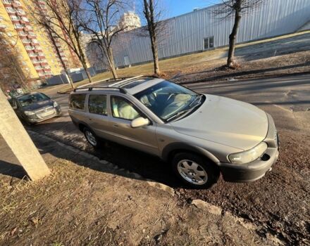 Серый Вольво ХС70, объемом двигателя 2.5 л и пробегом 336 тыс. км за 2700 $, фото 1 на Automoto.ua