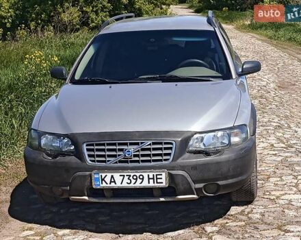 Серый Вольво ХС70, объемом двигателя 2.4 л и пробегом 334 тыс. км за 7000 $, фото 1 на Automoto.ua
