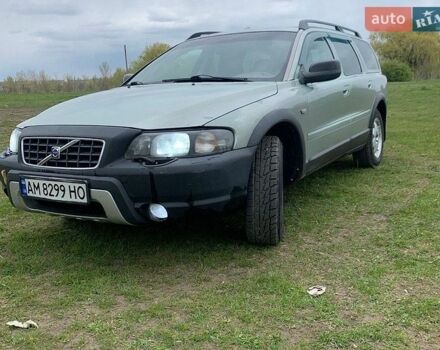 Серый Вольво ХС70, объемом двигателя 2.5 л и пробегом 300 тыс. км за 4850 $, фото 1 на Automoto.ua