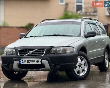 Серый Вольво ХС70, объемом двигателя 2.52 л и пробегом 212 тыс. км за 5750 $, фото 1 на Automoto.ua