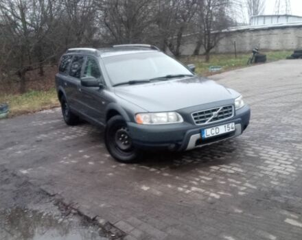 Серый Вольво ХС70, объемом двигателя 2.4 л и пробегом 423 тыс. км за 5300 $, фото 1 на Automoto.ua