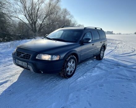 Серый Вольво ХС70, объемом двигателя 2.4 л и пробегом 370 тыс. км за 4500 $, фото 1 на Automoto.ua