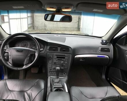 Синий Вольво ХС70, объемом двигателя 2.4 л и пробегом 220 тыс. км за 10000 $, фото 8 на Automoto.ua