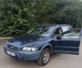 Синий Вольво ХС70, объемом двигателя 2.44 л и пробегом 379 тыс. км за 3550 $, фото 1 на Automoto.ua