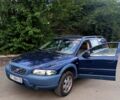 Синій Вольво ХС70, об'ємом двигуна 2.4 л та пробігом 379 тис. км за 3600 $, фото 1 на Automoto.ua