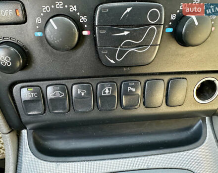 Белый Вольво ХС90, объемом двигателя 2.4 л и пробегом 370 тыс. км за 8600 $, фото 19 на Automoto.ua