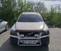 Белый Вольво ХС90, объемом двигателя 2.5 л и пробегом 180 тыс. км за 8800 $, фото 1 на Automoto.ua