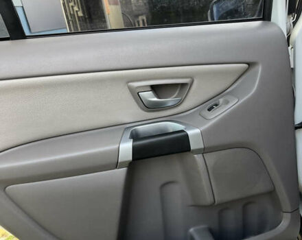 Белый Вольво ХС90, объемом двигателя 2.4 л и пробегом 375 тыс. км за 12500 $, фото 31 на Automoto.ua