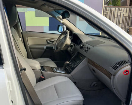 Белый Вольво ХС90, объемом двигателя 2.4 л и пробегом 375 тыс. км за 12500 $, фото 22 на Automoto.ua