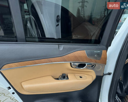 Білий Вольво ХС90, об'ємом двигуна 1.97 л та пробігом 210 тис. км за 26850 $, фото 19 на Automoto.ua