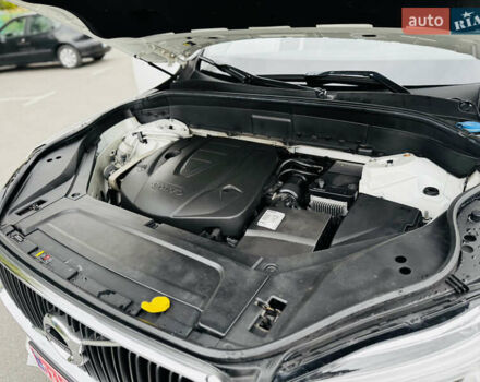 Белый Вольво ХС90, объемом двигателя 2 л и пробегом 395 тыс. км за 21999 $, фото 57 на Automoto.ua