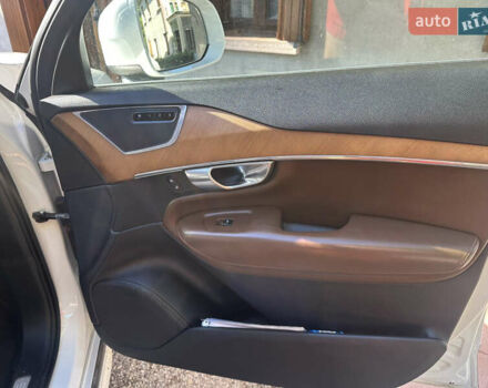 Белый Вольво ХС90, объемом двигателя 1.97 л и пробегом 330 тыс. км за 29999 $, фото 38 на Automoto.ua