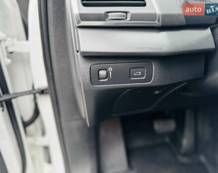 Белый Вольво ХС90, объемом двигателя 2 л и пробегом 395 тыс. км за 21999 $, фото 48 на Automoto.ua