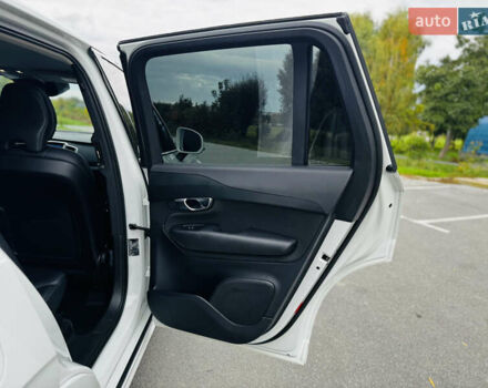 Белый Вольво ХС90, объемом двигателя 2 л и пробегом 395 тыс. км за 21999 $, фото 31 на Automoto.ua