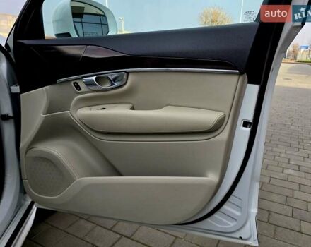 Белый Вольво ХС90, объемом двигателя 1.97 л и пробегом 176 тыс. км за 33950 $, фото 39 на Automoto.ua