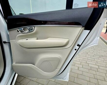 Белый Вольво ХС90, объемом двигателя 1.97 л и пробегом 176 тыс. км за 33950 $, фото 45 на Automoto.ua