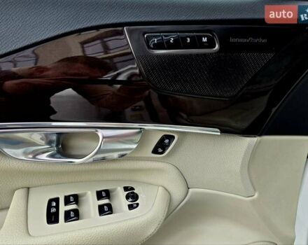 Белый Вольво ХС90, объемом двигателя 1.97 л и пробегом 176 тыс. км за 33950 $, фото 68 на Automoto.ua