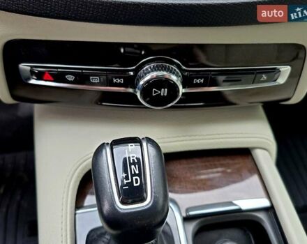 Белый Вольво ХС90, объемом двигателя 1.97 л и пробегом 176 тыс. км за 33950 $, фото 78 на Automoto.ua