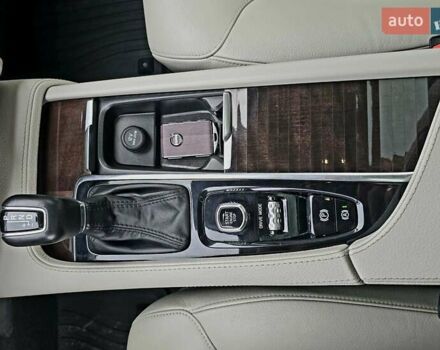 Белый Вольво ХС90, объемом двигателя 1.97 л и пробегом 176 тыс. км за 33950 $, фото 79 на Automoto.ua