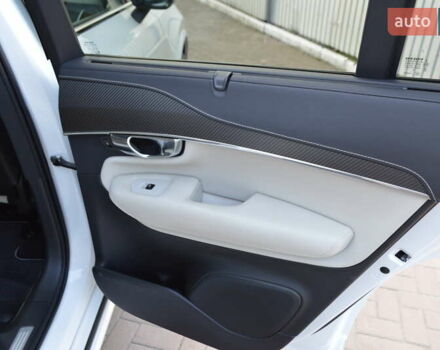 Белый Вольво ХС90, объемом двигателя 1.97 л и пробегом 102 тыс. км за 41000 $, фото 50 на Automoto.ua