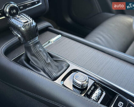 Вольво ХС90 2019 в Черновцах на Automoto.ua Белый Вольво ХС90, объемом двигателя 2 л и пробегом 132 тыс. км за 33300 $, фото 26 на Automoto.ua