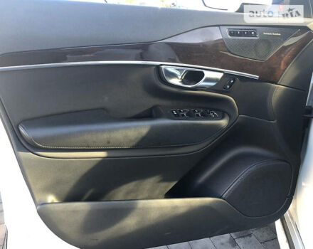 Белый Вольво ХС90, объемом двигателя 2 л и пробегом 33 тыс. км за 39900 $, фото 14 на Automoto.ua