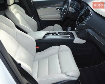 Белый Вольво ХС90, объемом двигателя 1.97 л и пробегом 102 тыс. км за 41000 $, фото 51 на Automoto.ua