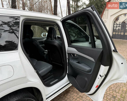 Белый Вольво ХС90, объемом двигателя 2 л и пробегом 145 тыс. км за 38400 $, фото 146 на Automoto.ua