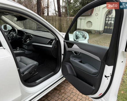 Белый Вольво ХС90, объемом двигателя 2 л и пробегом 145 тыс. км за 38400 $, фото 156 на Automoto.ua