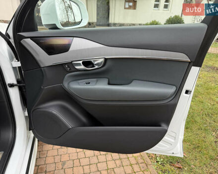 Белый Вольво ХС90, объемом двигателя 2 л и пробегом 145 тыс. км за 38400 $, фото 158 на Automoto.ua