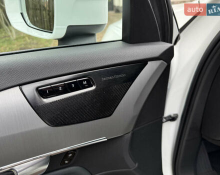 Белый Вольво ХС90, объемом двигателя 2 л и пробегом 145 тыс. км за 38400 $, фото 11 на Automoto.ua