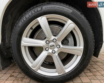 Белый Вольво ХС90, объемом двигателя 2 л и пробегом 145 тыс. км за 38400 $, фото 169 на Automoto.ua