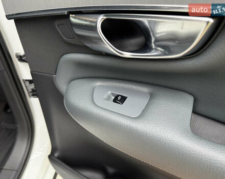 Белый Вольво ХС90, объемом двигателя 2 л и пробегом 145 тыс. км за 38400 $, фото 150 на Automoto.ua