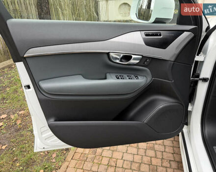 Белый Вольво ХС90, объемом двигателя 2 л и пробегом 145 тыс. км за 38400 $, фото 84 на Automoto.ua