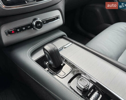 Белый Вольво ХС90, объемом двигателя 2 л и пробегом 145 тыс. км за 38400 $, фото 110 на Automoto.ua