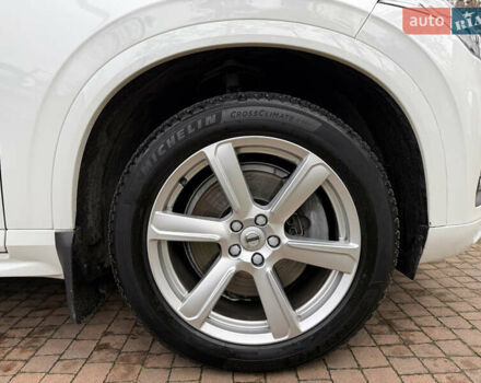 Белый Вольво ХС90, объемом двигателя 2 л и пробегом 145 тыс. км за 38400 $, фото 168 на Automoto.ua