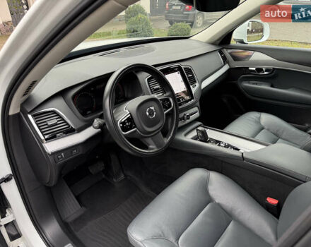 Белый Вольво ХС90, объемом двигателя 2 л и пробегом 145 тыс. км за 38400 $, фото 82 на Automoto.ua
