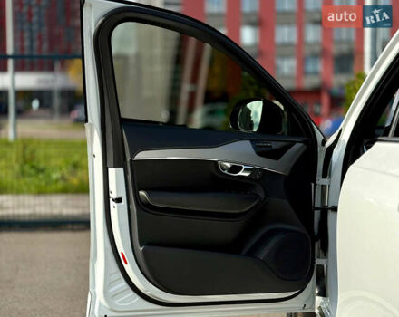 Вольво ХС90 2021 в Киеве на Automoto.ua Белый Вольво ХС90, объемом двигателя 2 л и пробегом 57 тыс. км за 45500 $, фото 17 на Automoto.ua