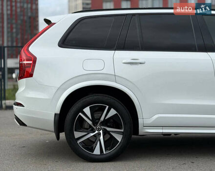 Вольво ХС90 2021 в Киеве на Automoto.ua Белый Вольво ХС90, объемом двигателя 2 л и пробегом 57 тыс. км за 45500 $, фото 12 на Automoto.ua